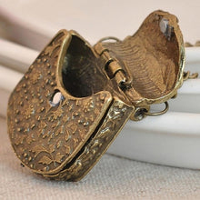 Vintage Necklace Unique Bag Box Shape Choker